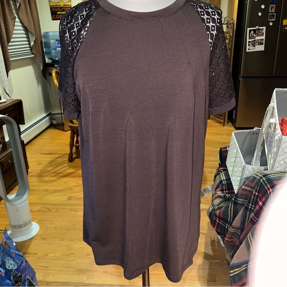 Automet Sz XL Short-Sleeve Top w/Geometric Lace Sleeves - Picture 1 of 8